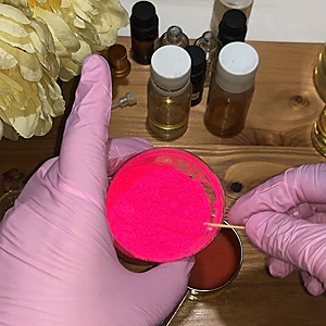 Fuchsia oil color powder
