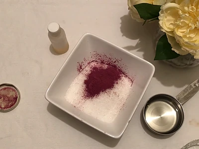 How to make beetroot body scrub. Add beetroot powder