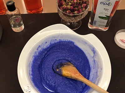 DIY Rose Scrub - Mix the gel thoroughly