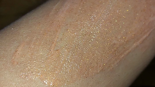 Create Your Own Shimmering Lotion. Skin that shimmers
