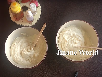 DIY foaming sand scrub. Split the foaming butter into 2 parts