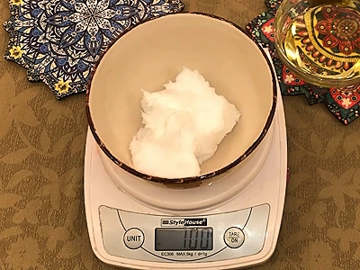 DIY Cream for Melasma Solution. Put pure cream base in the bowl