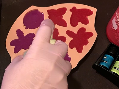 DIY Glycerine Soap for Gift Ideas. Spray alcohol on the surface