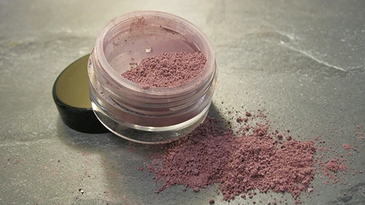 Easy DIY Powder Blush. Powder blush container 