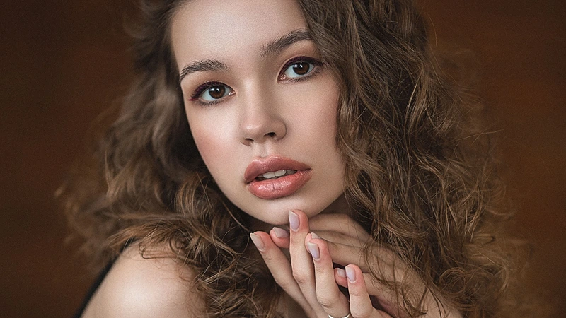 Easy DIY Lip Gloss. Feature image