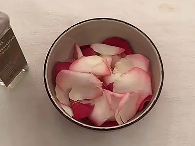 DIY Rose Face Toner. Petals of 3 fresh roses