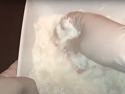 DIY Bath Bubbles Powder. Mix and knead the contents with your hand