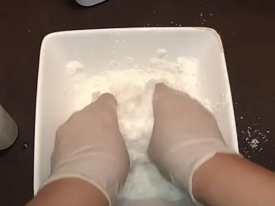 DIY Bath Bubbles Powder. Mix the shampoo thoroughly, kneading the ingredients by hand