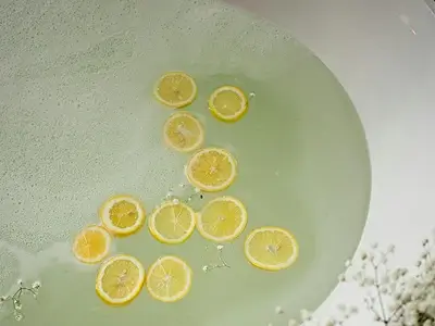 DIY Detox Bath Salts. Bathtub with bath salts and lemon slices