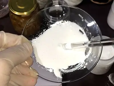 DIY Alpha Arbutin Cream for Face. The titanium dioxide is completely dissolved