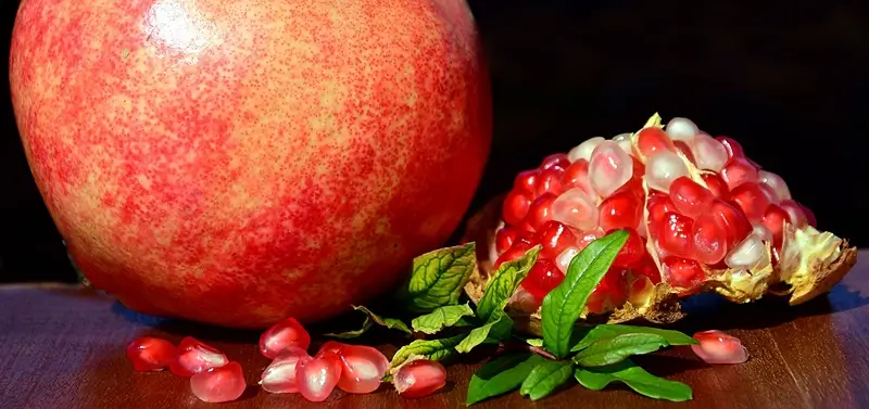 DIY Pomegranate Face Mask. Feature image