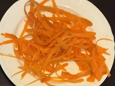 How to Make Dried Carrot Powder. The carrot peeled skin and strips