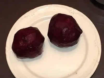 How to Make Dried Beetroot Powder. Both beetroot bulbs are peeled