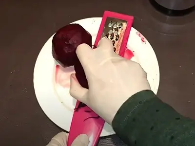 How to Make Dried Beetroot Powder. Shred the beet bulbs into thin strips