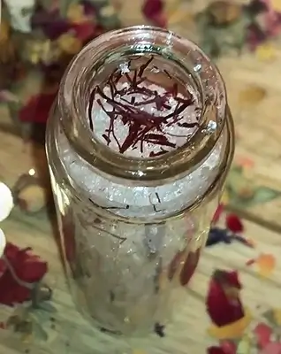 Saffron Lip Scrub Recipe for Hydrated Lips. Final product